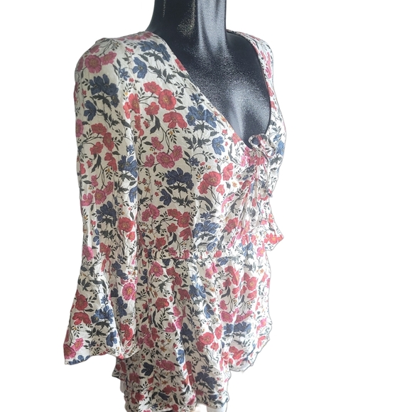 American eagle blue & red floral print Bell Sleeve short romper L - Picture 3 of 7